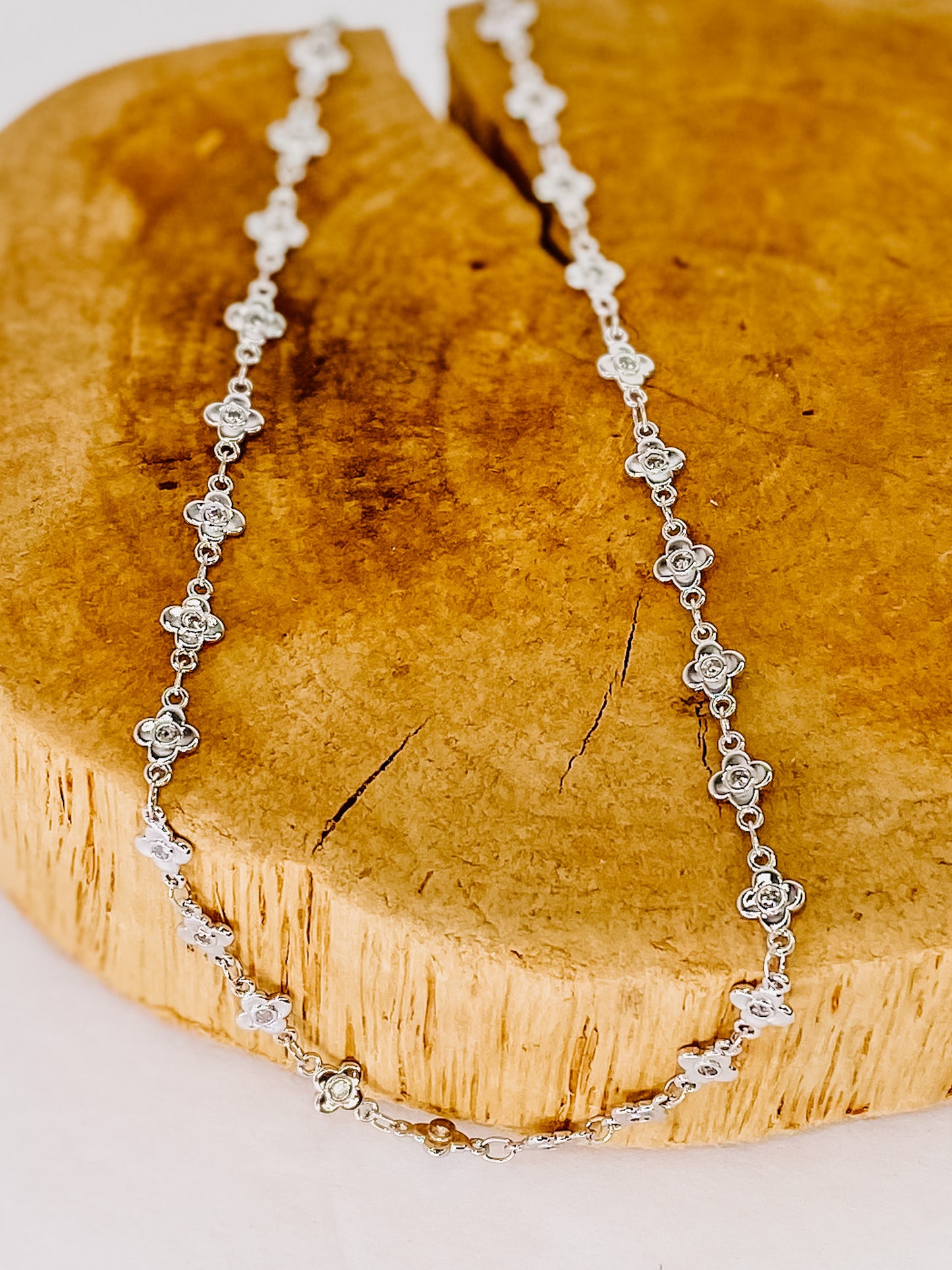 Dainty Silver Quatrafoil Necklace