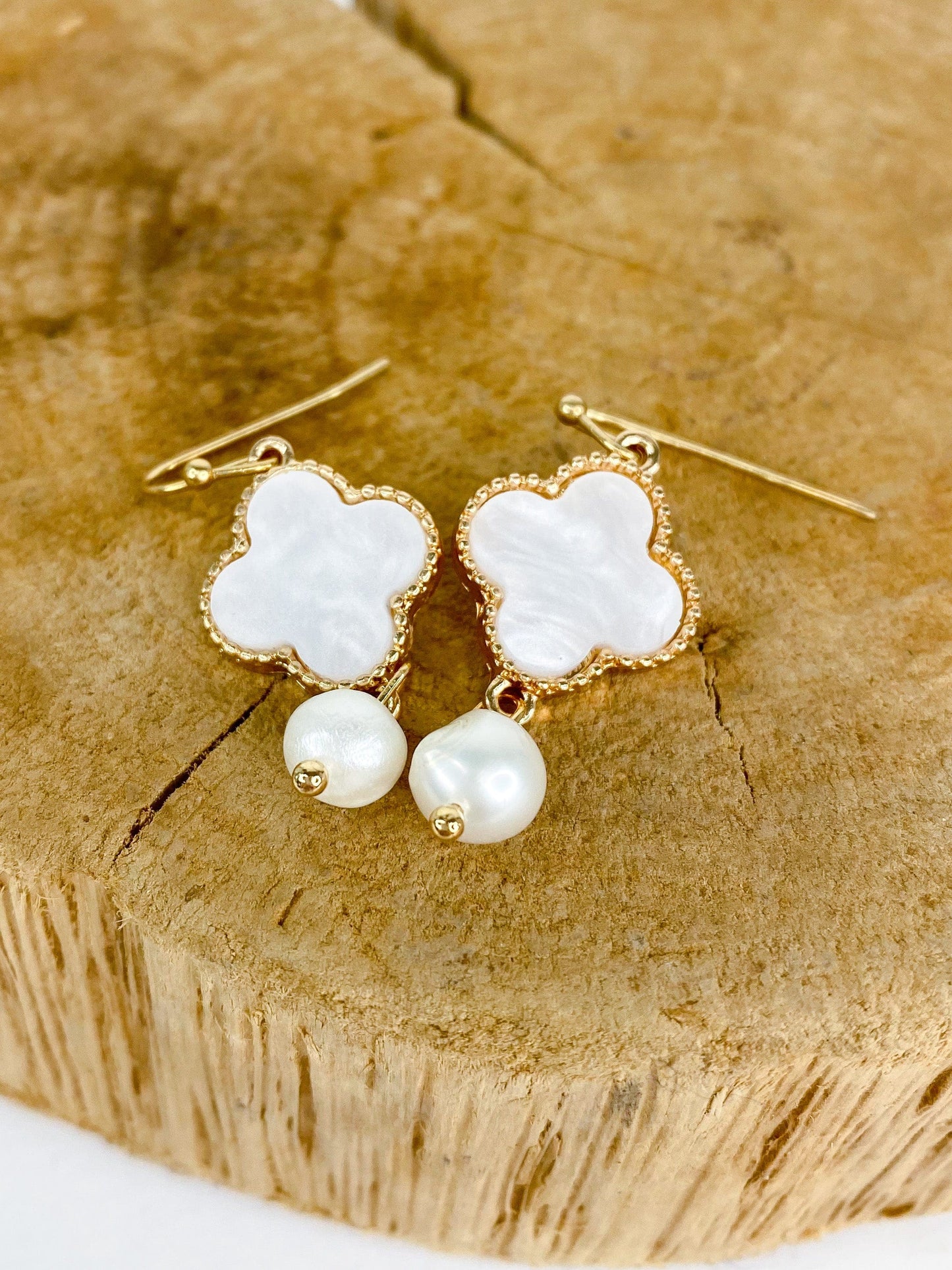 Earrings Quatrafoil Pearl Shimmer Earring